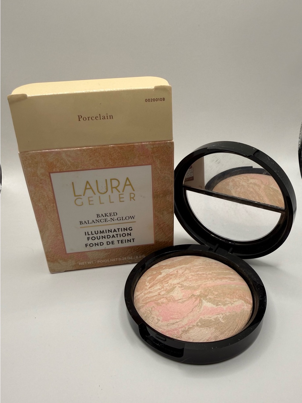 Laura Geller Baked Balance-N-Glow Illuminating Foundation Porcelain NEW